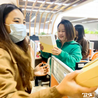 今天，是她的節(jié)日